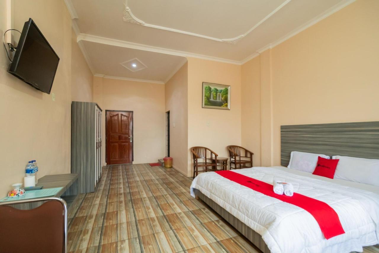 Hotel Reddoorz @ Pematangsiantar Esterno foto