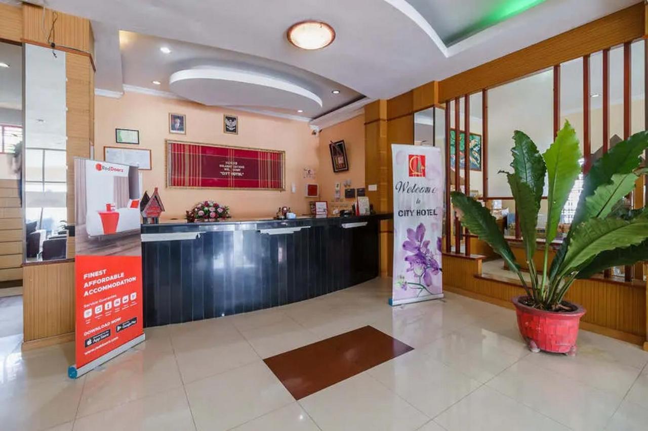 Hotel Reddoorz @ Pematangsiantar Esterno foto