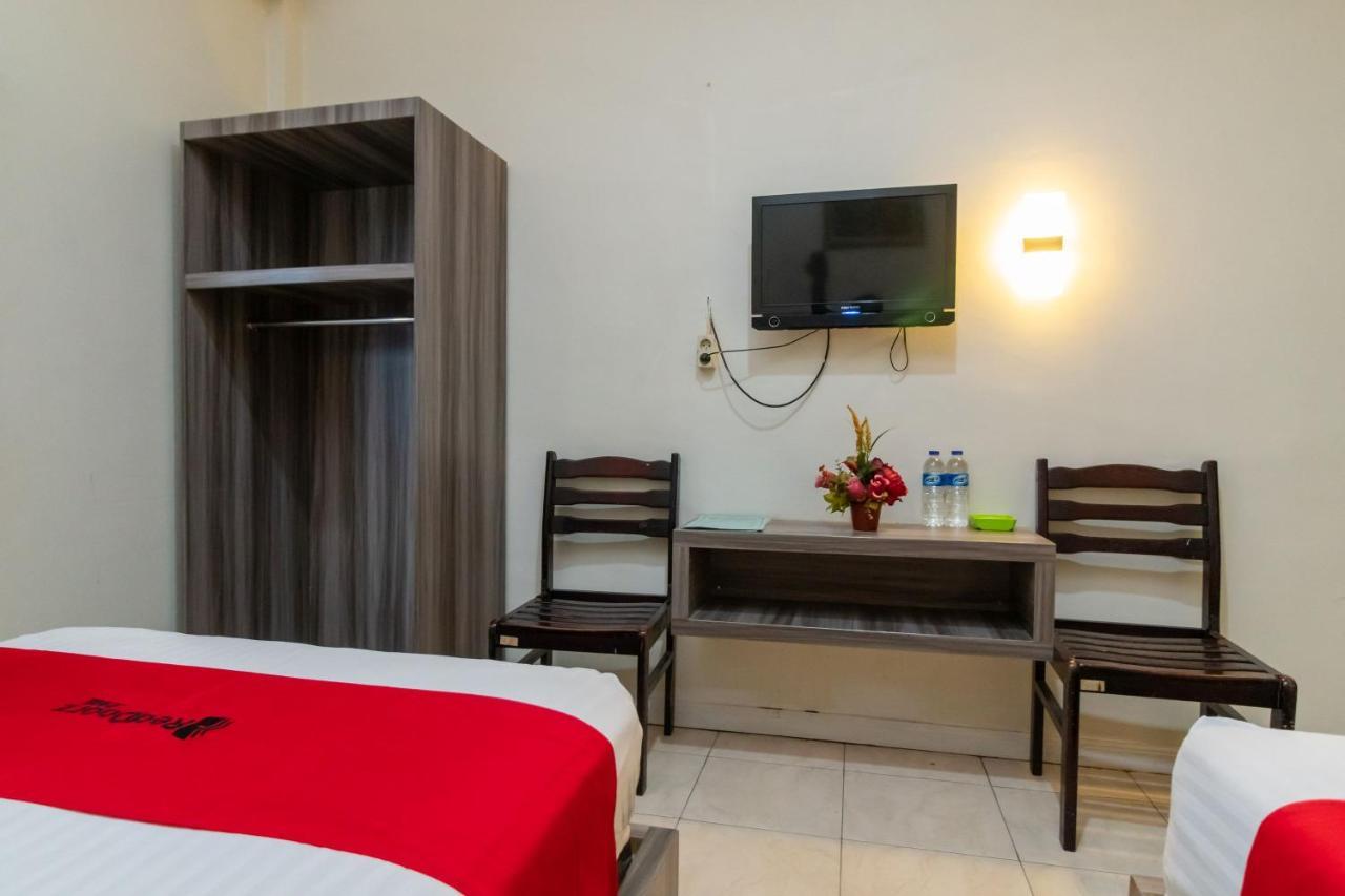 Hotel Reddoorz @ Pematangsiantar Esterno foto