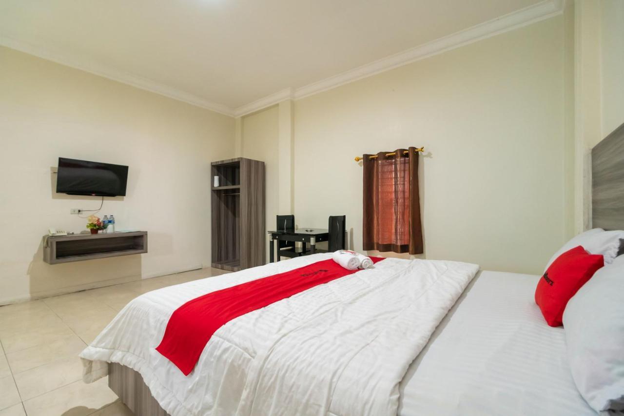 Hotel Reddoorz @ Pematangsiantar Esterno foto
