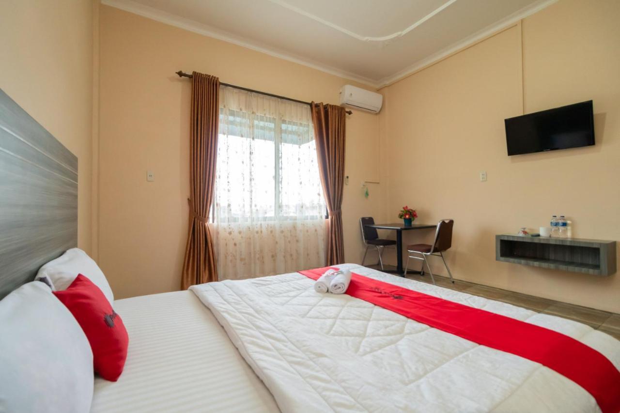Hotel Reddoorz @ Pematangsiantar Esterno foto