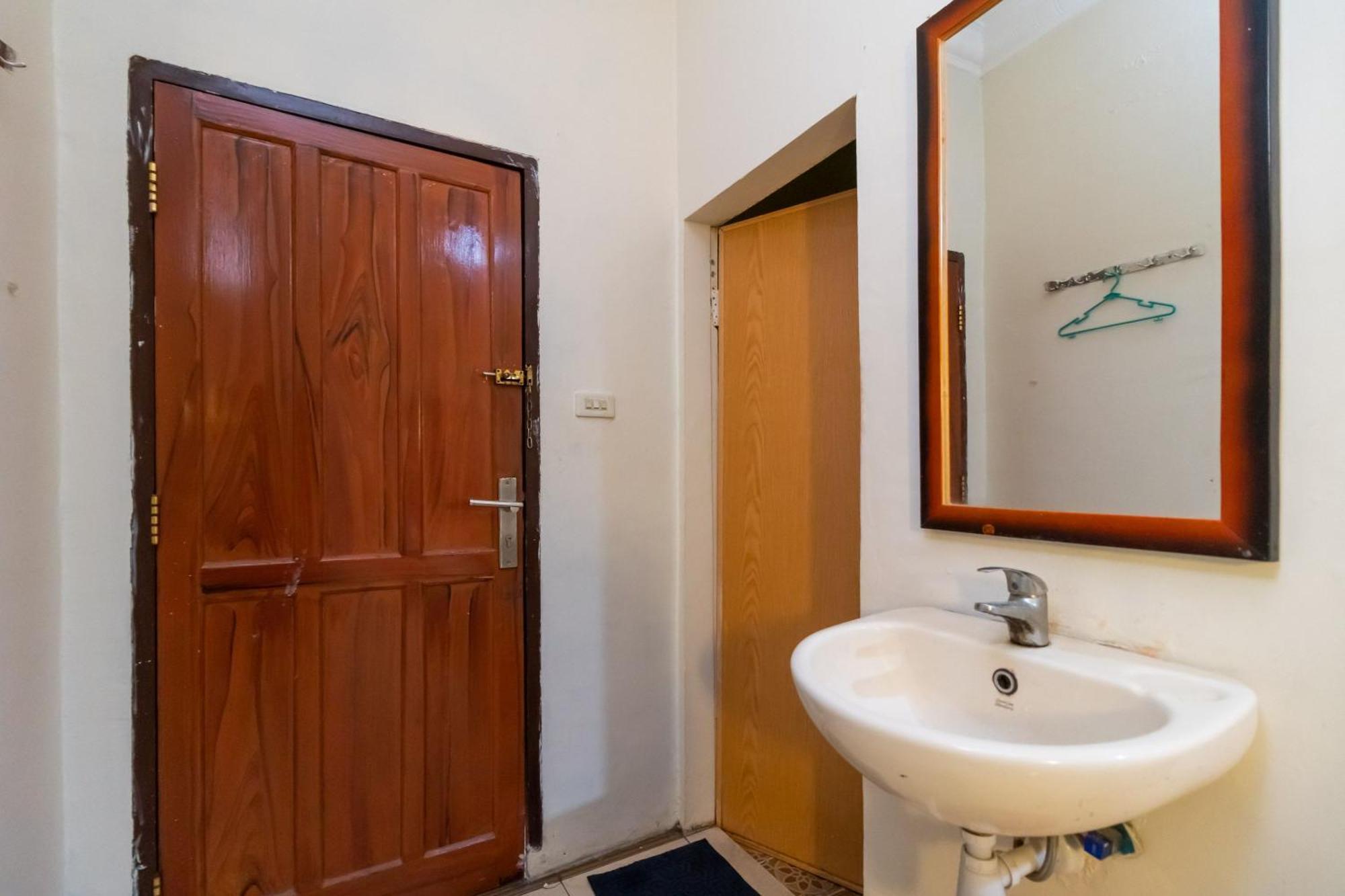 Hotel Reddoorz @ Pematangsiantar Esterno foto