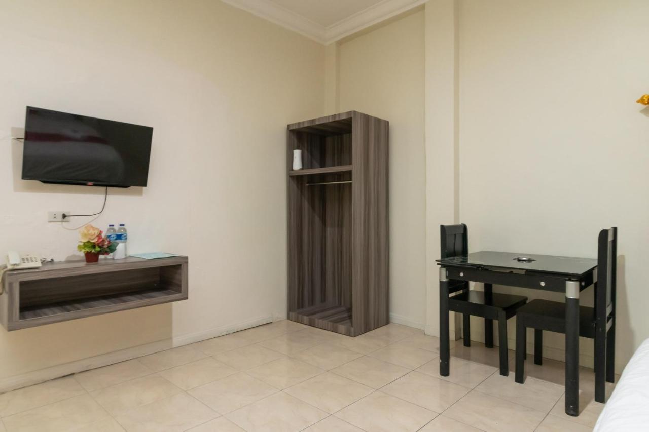 Hotel Reddoorz @ Pematangsiantar Esterno foto