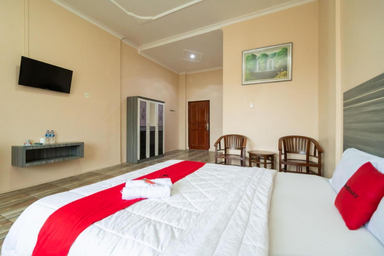 Hotel Reddoorz @ Pematangsiantar Esterno foto