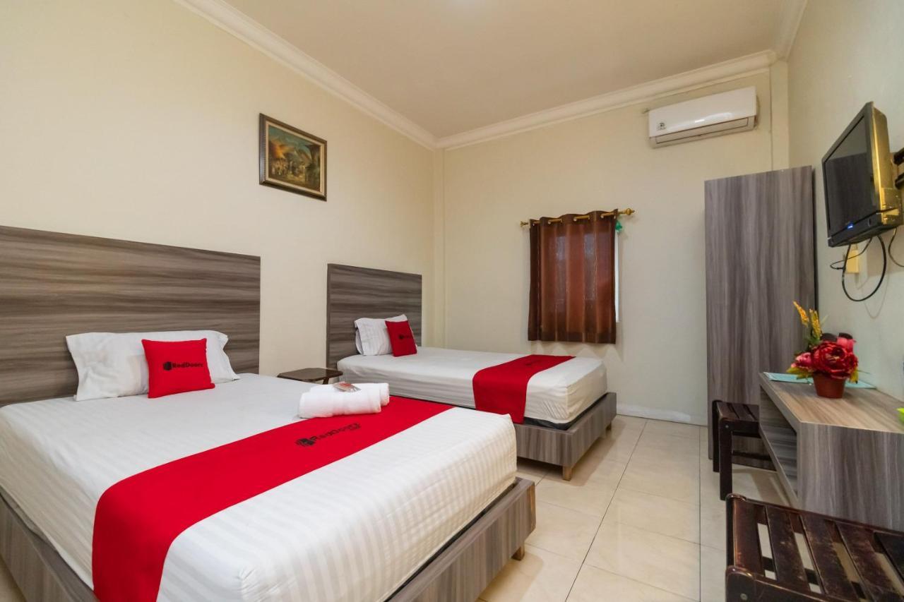 Hotel Reddoorz @ Pematangsiantar Esterno foto