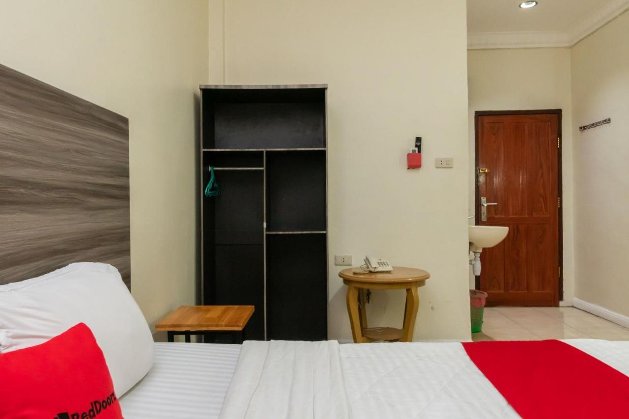 Hotel Reddoorz @ Pematangsiantar Esterno foto