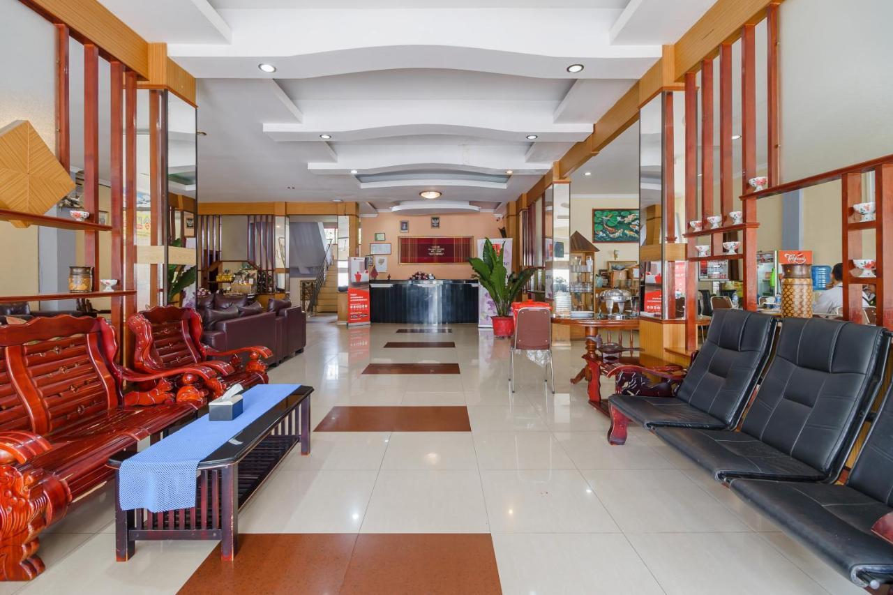 Hotel Reddoorz @ Pematangsiantar Esterno foto