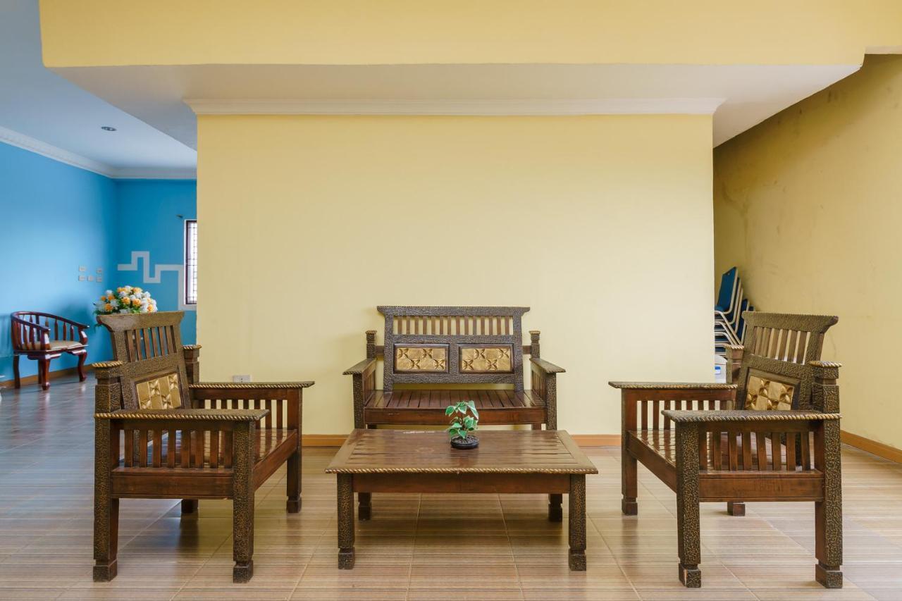 Hotel Reddoorz @ Pematangsiantar Esterno foto